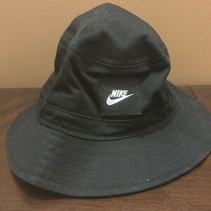 Boys NIKE bucket hat.